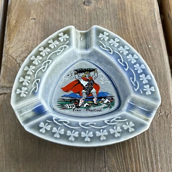 Wade Irish Porcelain Finn MacCoul Design Ashtray - Picture 4 of 8